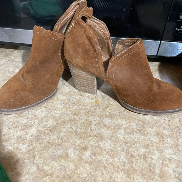 Sindy Artisan Bootie Stacked Heel Tulip Sides Moldable Vamp size 6.5 - Picture 5 of 7